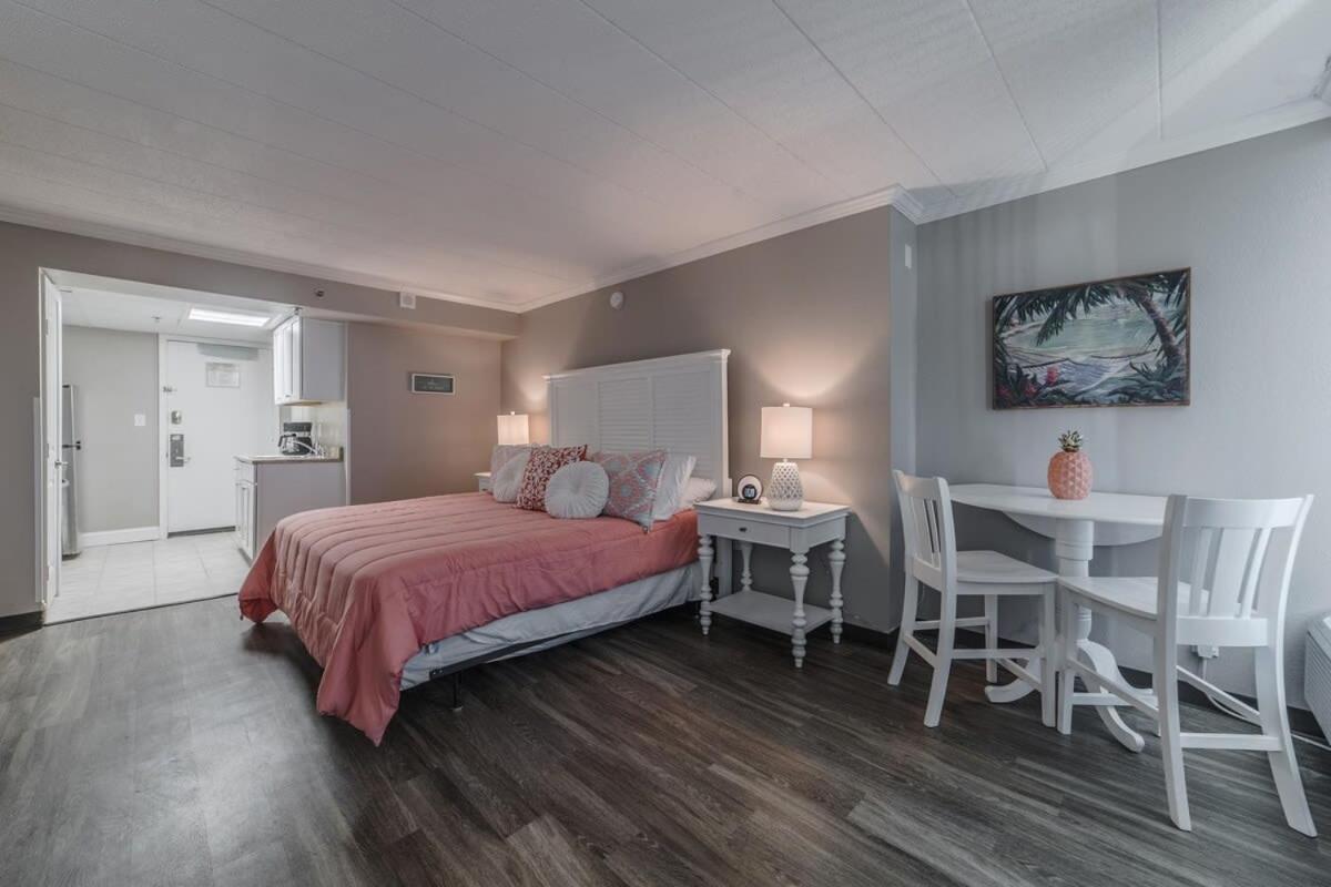 Ground Floor Ocean Front Studio - Caravelle Resort 124 Myrtle Beach Exterior foto
